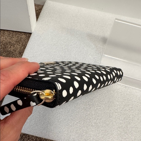 kate spade neda black and white laurel way printed musical dot  wristlet NWT - Picture 6 of 7